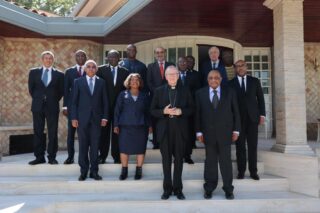 Collation de travail alla Résidence de l&rsquo;Ambassadeur avec le Cardinal Secrétaire d&rsquo;état  et les 15 ambassadeurs africains accrédités auprès du Saint-Siège (4 juillet 2023)