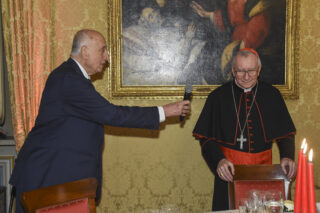Discorso di Sua Eminenza Rev.ma il Cardinale Pietro Parolin, Segretario di Stato in occasione della Cena offerta dal Corpo Diplomatico, 8 gennaio 2025.